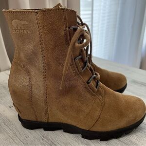 Sorel Women's Tan Lace Up Boots